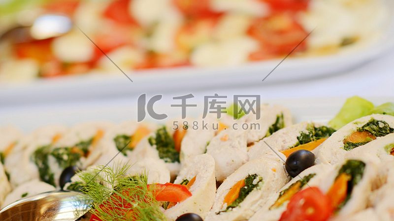 一手货源指的是直接从生产厂家或品牌方获取的货源，具有以下优势：